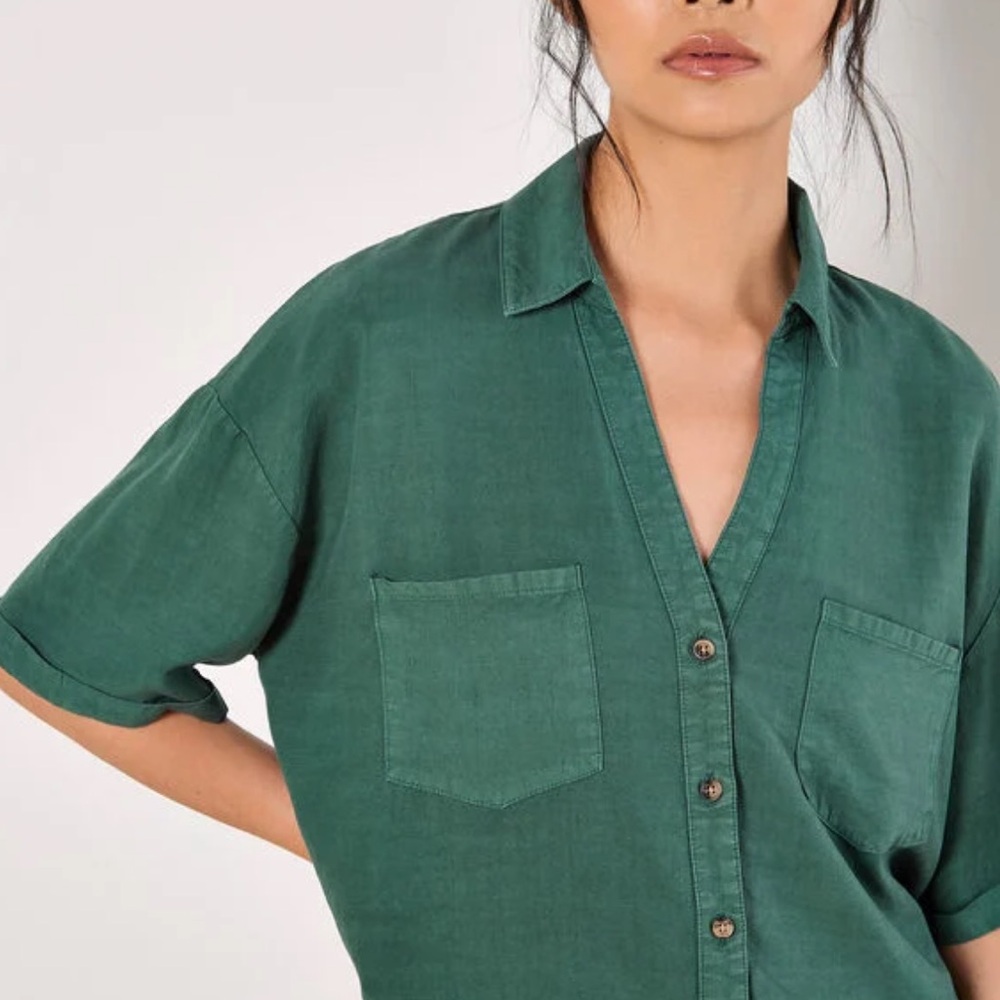 Apricot 🍑 - Green Button-Front top Set - - Picture 3 of 8